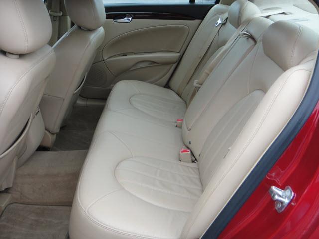 Buick Lucerne 2011 photo 1