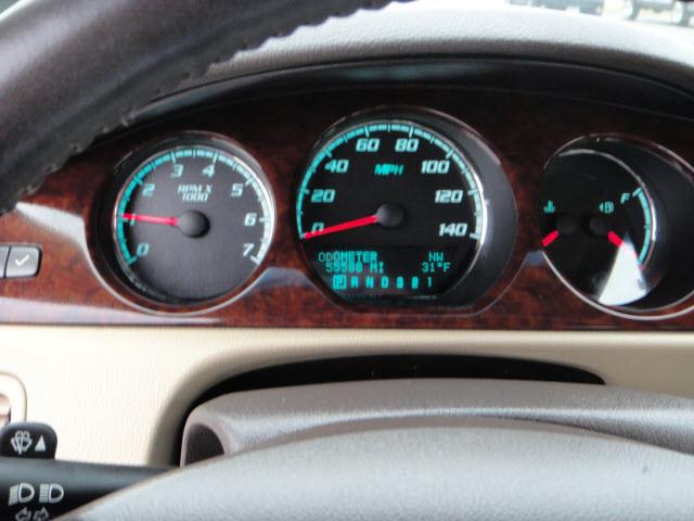 Buick Lucerne 2011 photo 3