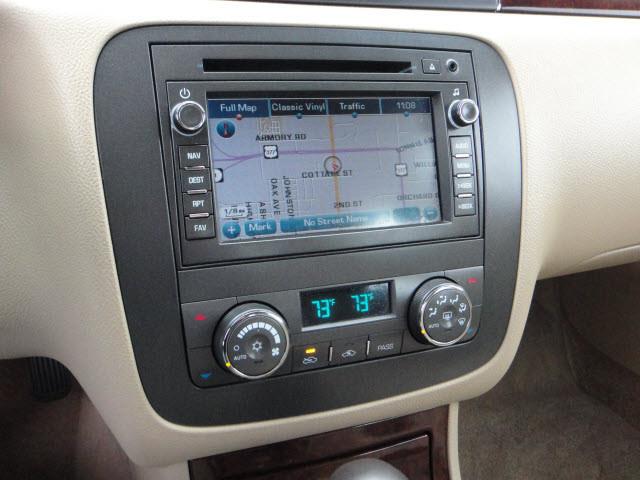 Buick Lucerne 2011 photo 4
