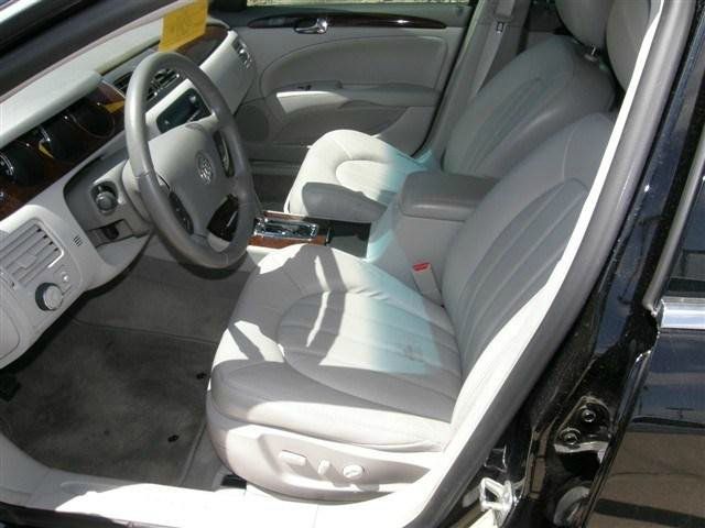 Buick Lucerne 2011 photo 1