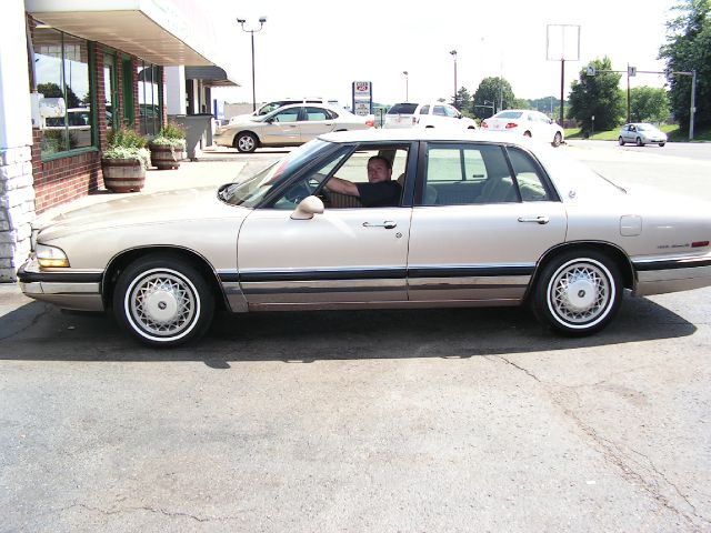 Buick Park Avenue 1993 photo 2
