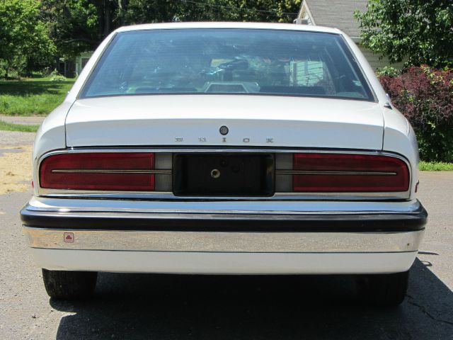 Buick Park Avenue 1993 photo 3