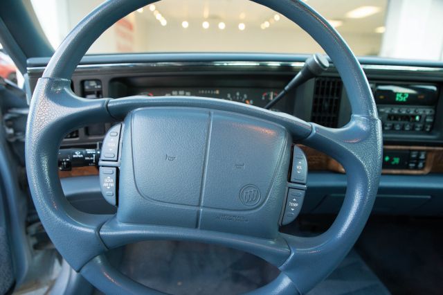 Buick Park Avenue 1995 photo 3