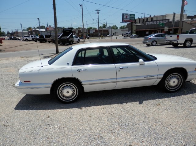 Buick Park Avenue 1995 photo 1