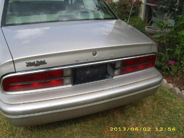 Buick Park Avenue 1996 photo 3