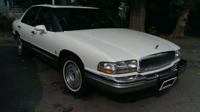 Buick Park Avenue 1996 photo 1