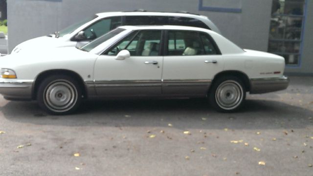 Buick Park Avenue 1996 photo 2
