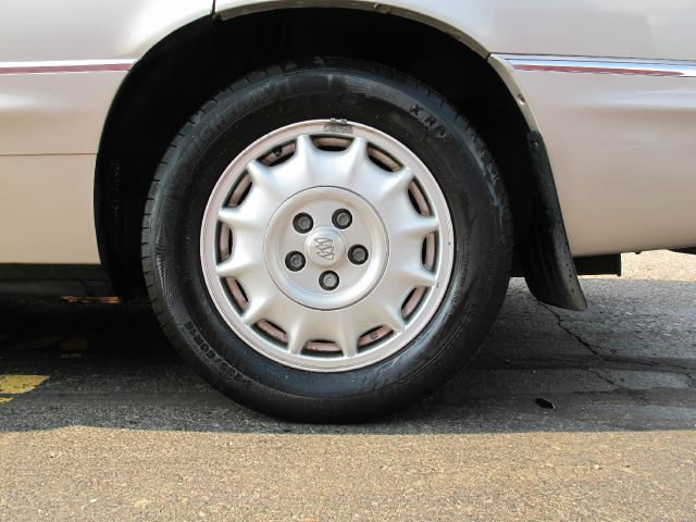 Buick Park Avenue 1997 photo 2