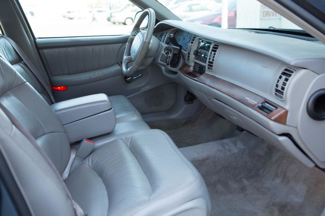 Buick Park Avenue 2000 photo 2