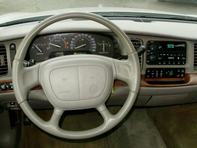 Buick Park Avenue 2000 photo 2