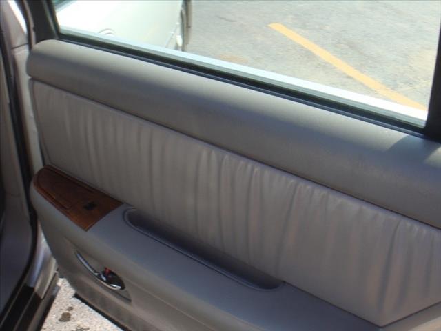 Buick Park Avenue 2001 photo 26
