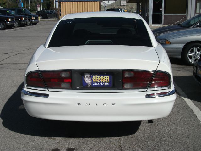Buick Park Avenue 2002 photo 2