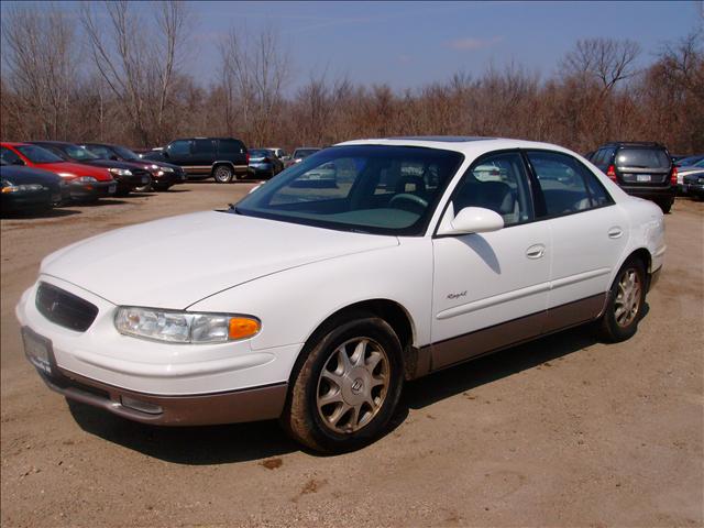 Buick REGAL XLS Sedan