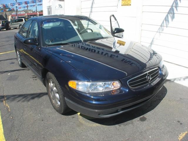 Buick REGAL XLS Sedan