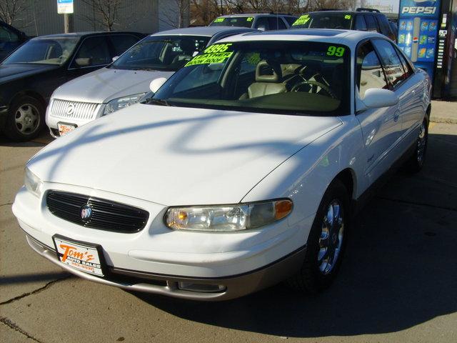 Buick REGAL XLS Sedan