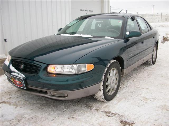 Buick REGAL XLS Sedan