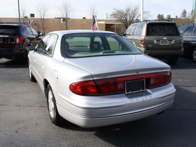 Buick REGAL 2004 photo 2