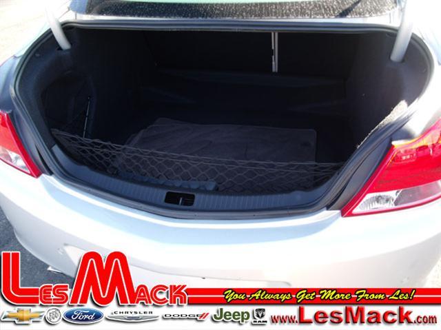 Buick REGAL 2011 photo 2