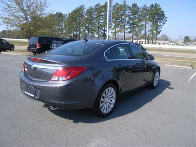 Buick REGAL 5dr HB Man Rio5 LX Unspecified