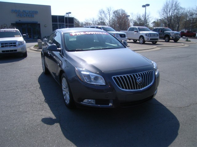 Buick REGAL 2011 photo 2