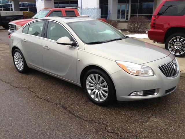 Buick REGAL 2011 photo 2