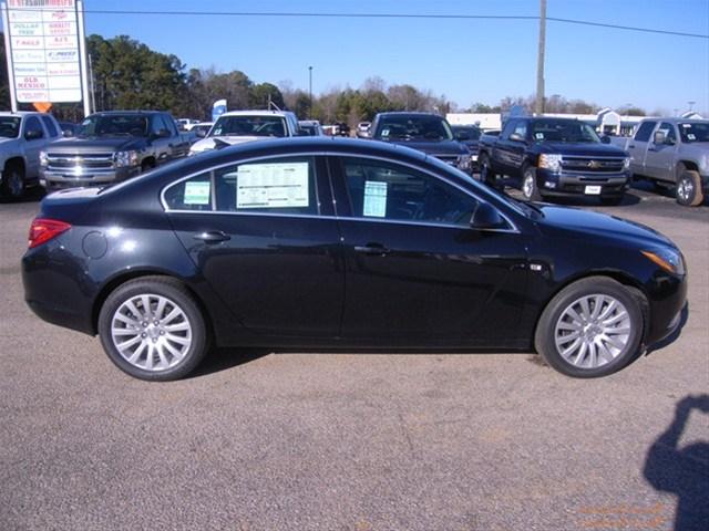 Buick REGAL 2011 photo 2