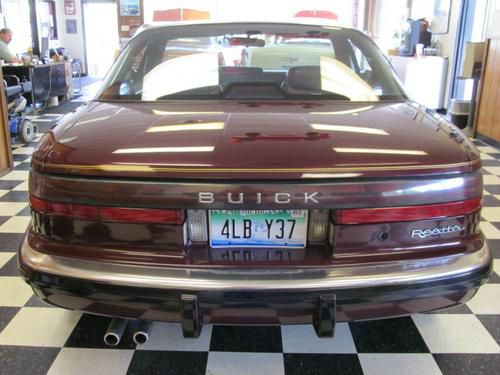 Buick Reatta 1989 photo 1