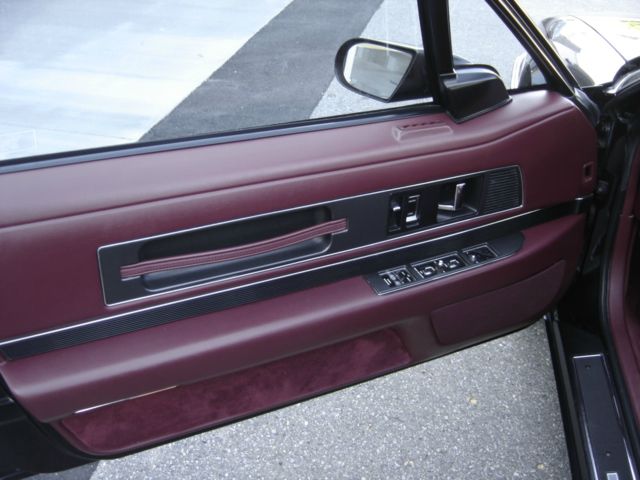Buick Reatta 1990 photo 18