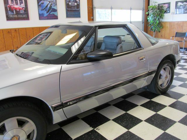 Buick Reatta 1990 photo 2