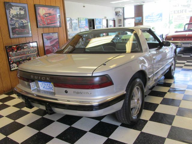 Buick Reatta 1990 photo 3
