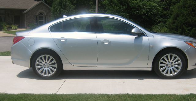 Buick REGAL 2011 photo 2