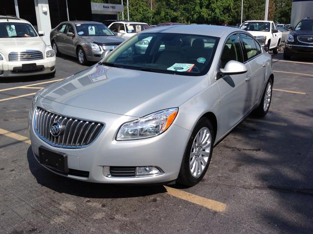 Buick REGAL 2011 photo 2