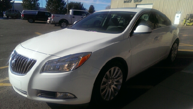 Buick REGAL 2011 photo 2