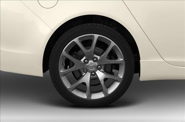 Buick REGAL XLS Sedan