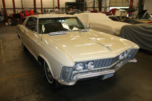 Buick Riveria 1964 photo 1