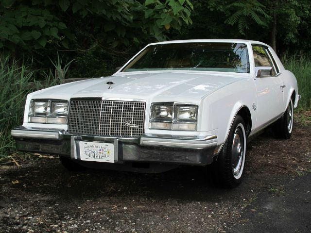 Buick Riviera 1981 photo 1