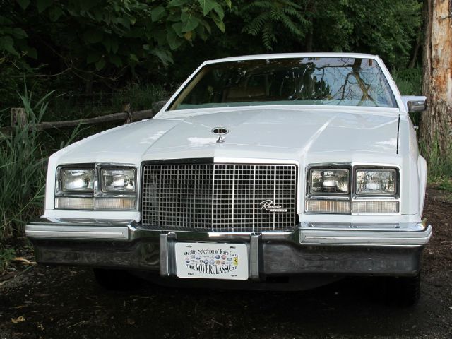 Buick Riviera 1981 photo 4
