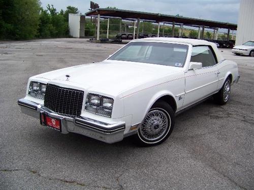 Buick Riviera 1982 photo 1