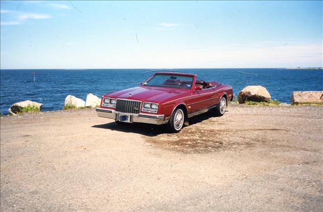 Buick Riviera 1983 photo 1