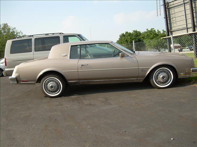 Buick Riviera Base Coupe