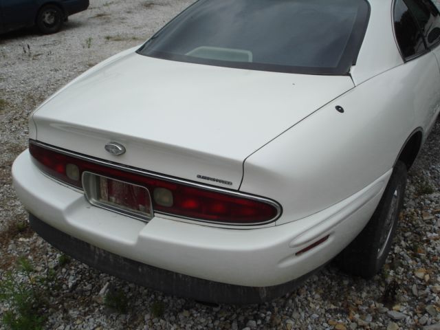 Buick Riviera 1997 photo 2