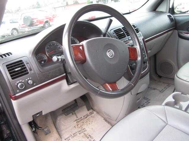 Buick Terraza 2005 photo 2