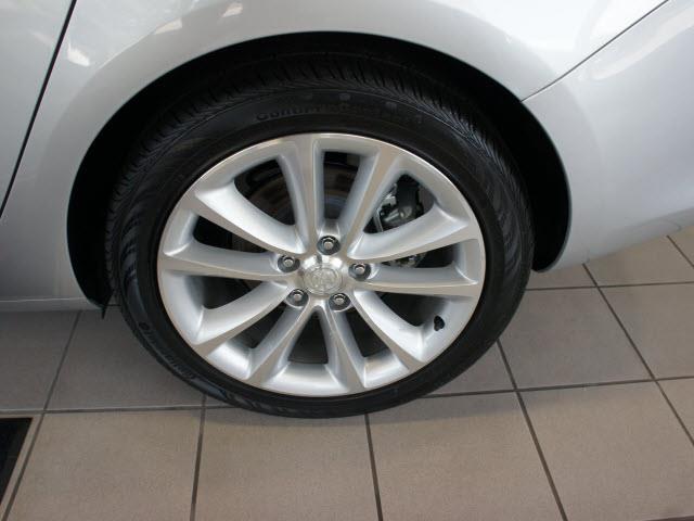 Buick Verano 2012 photo 2