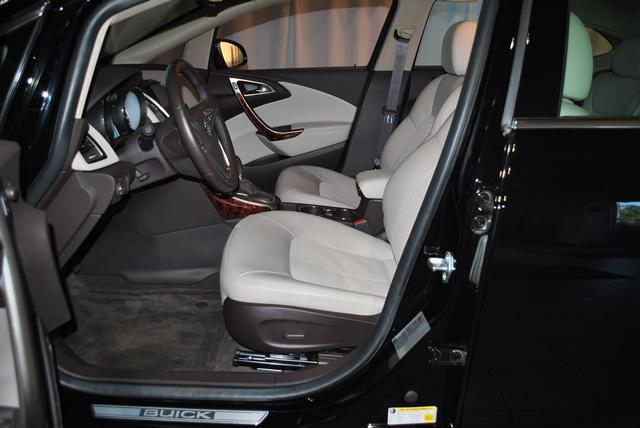 Buick Verano 2012 photo 2