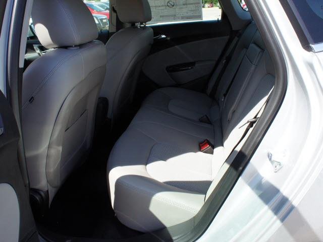 Buick Verano 2013 photo 2
