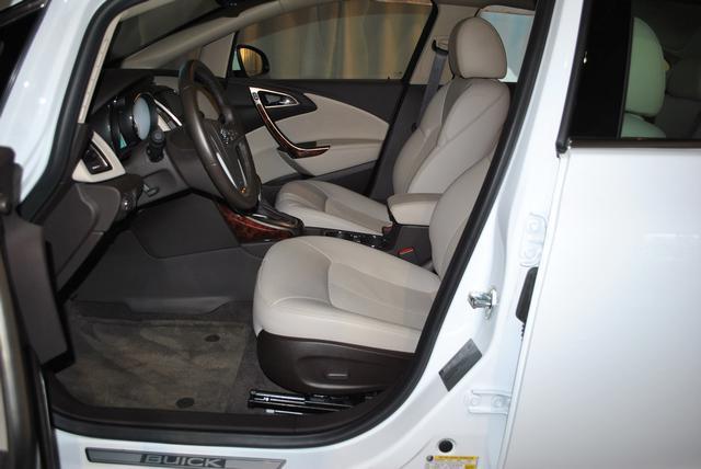 Buick Verano 2013 photo 2