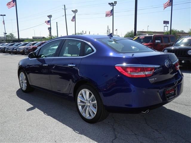 Buick Verano 2013 photo 2