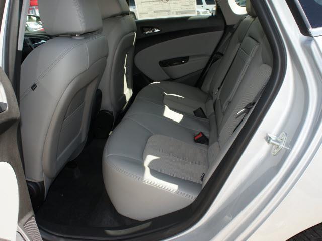 Buick Verano 2013 photo 2