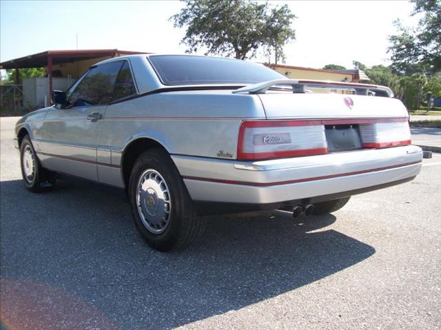 Cadillac Allante 1987 photo 4