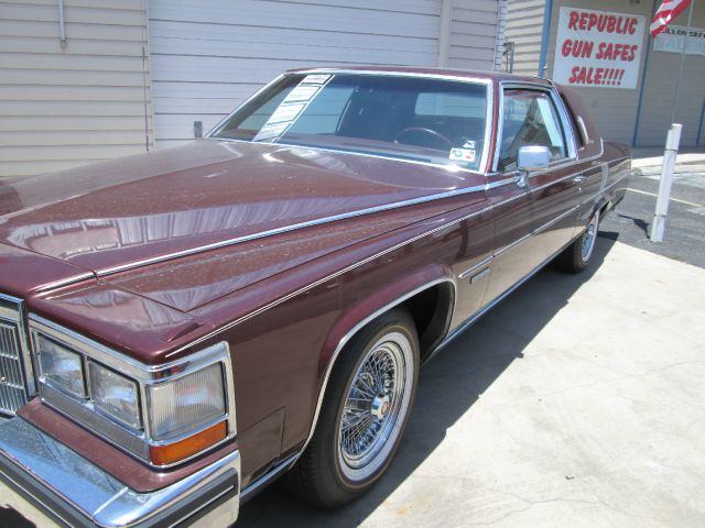 Cadillac Brougham 1983 photo 3